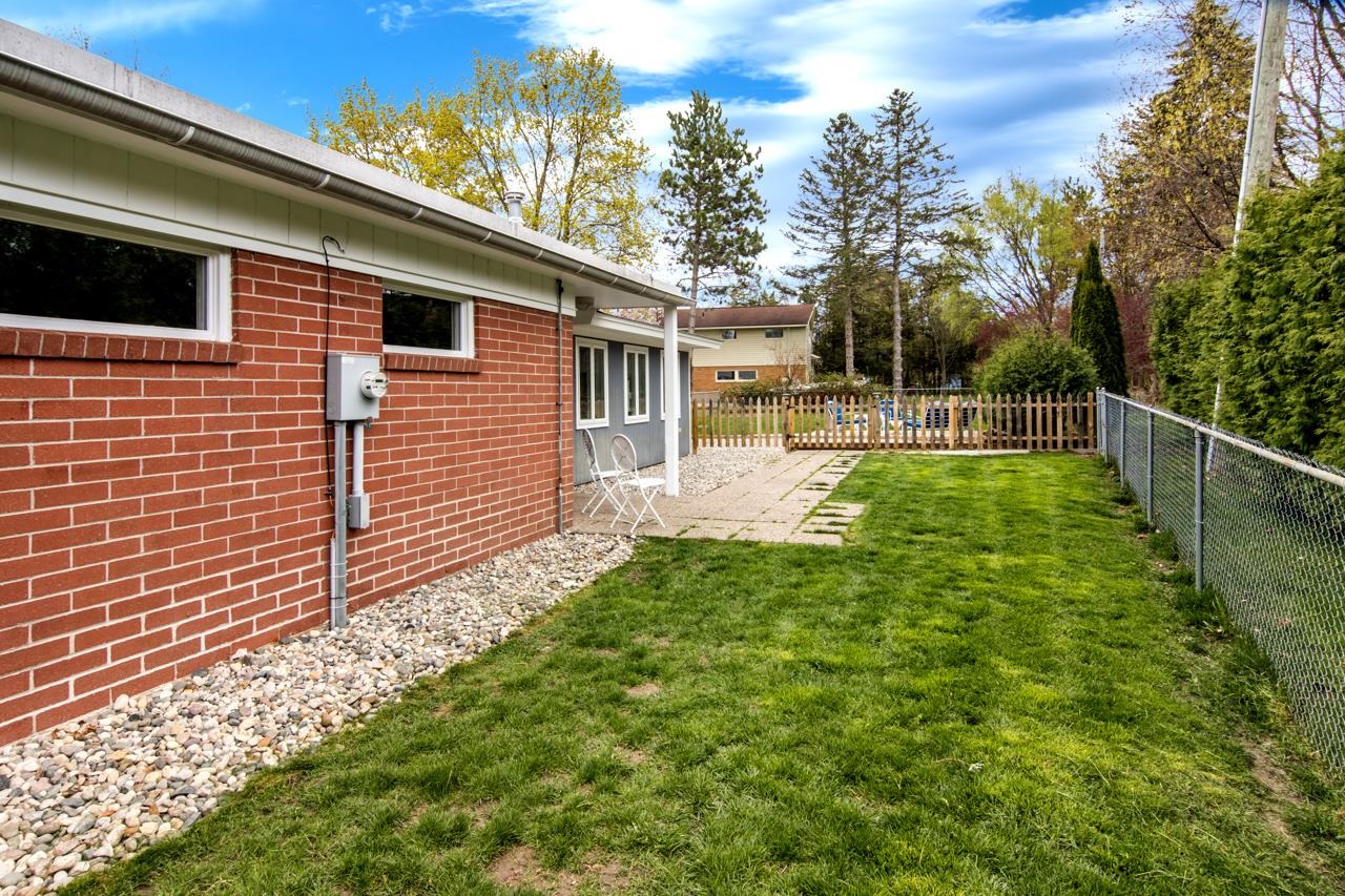 645 Sheridan Road Traverse City, MI 49686 - Photo 8 of 46 1921751-54df2bfa-4437-4de1-af9d-a352d8f7d08a.JPG
