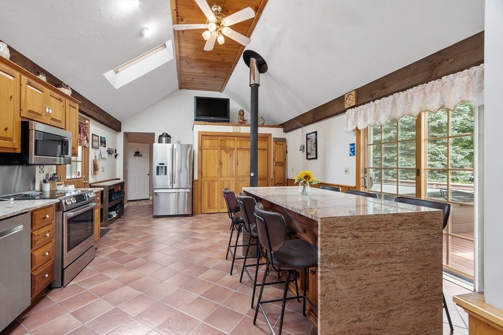 22 Svenson Road Shrewsbury, MA 01545 - Photo 11 of 42 Gallery Image 11