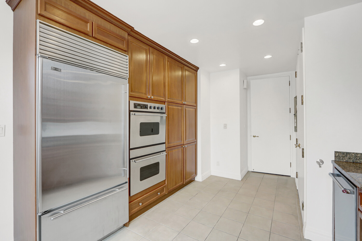 90 East End Avenue, Unit 10B Manhattan, NY 10028 - Photo 35 of 39 a view of a hallway with washer and dryer
