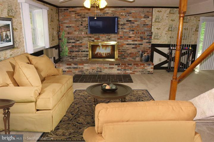 8062 Stillbrooke Road Manassas, VA 20112 - Photo 13 of 15 Family Room