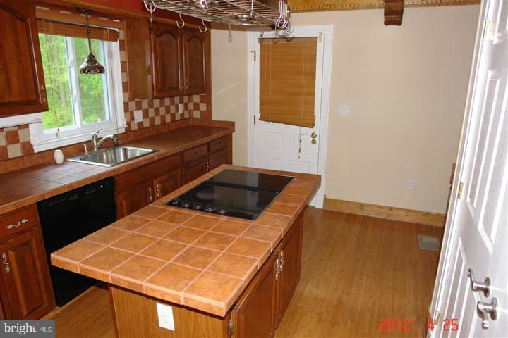 8062 Stillbrooke Road Manassas, VA 20112 - Photo 9 of 15 Kitchen