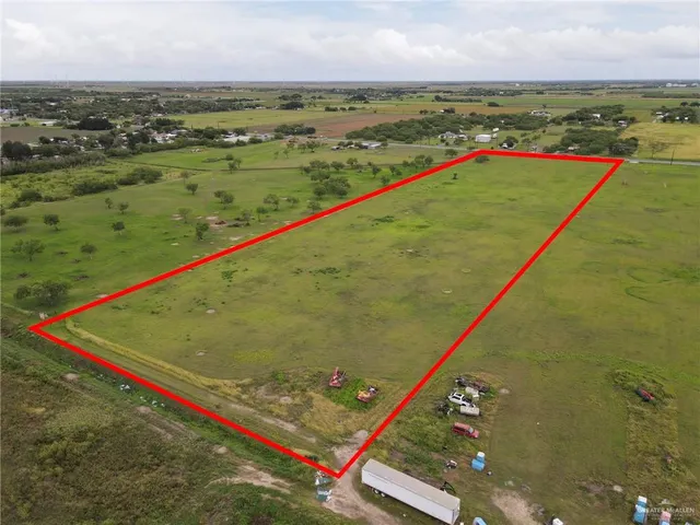 an aerial view of a tennis court
