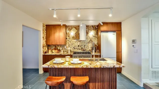 $7,000 | 203 Frankfort Avenue, Huntington Beach, CA 92648