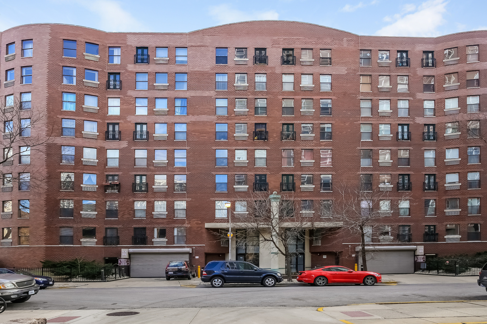 711 West Gordon Terrace, Unit 503 Chicago, IL 60613 - Photo 1 of 14