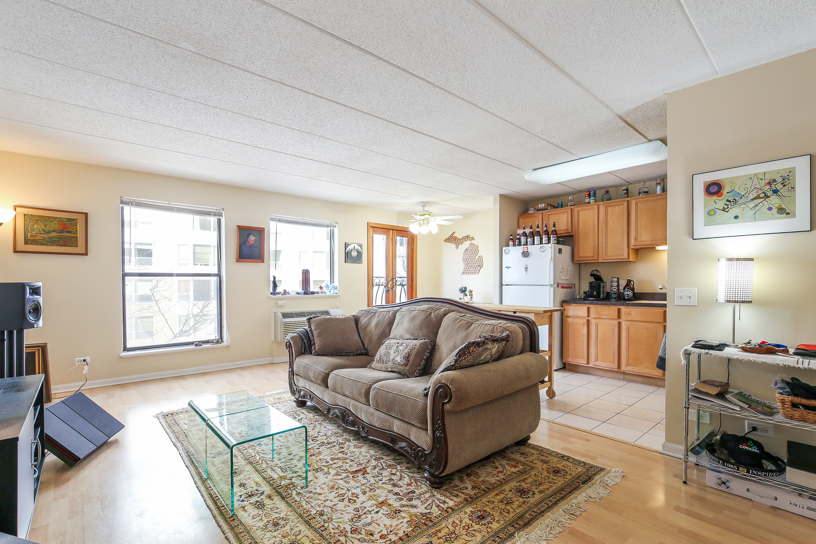 711 West Gordon Terrace, Unit 503 Chicago, IL 60613 - Photo 2 of 14