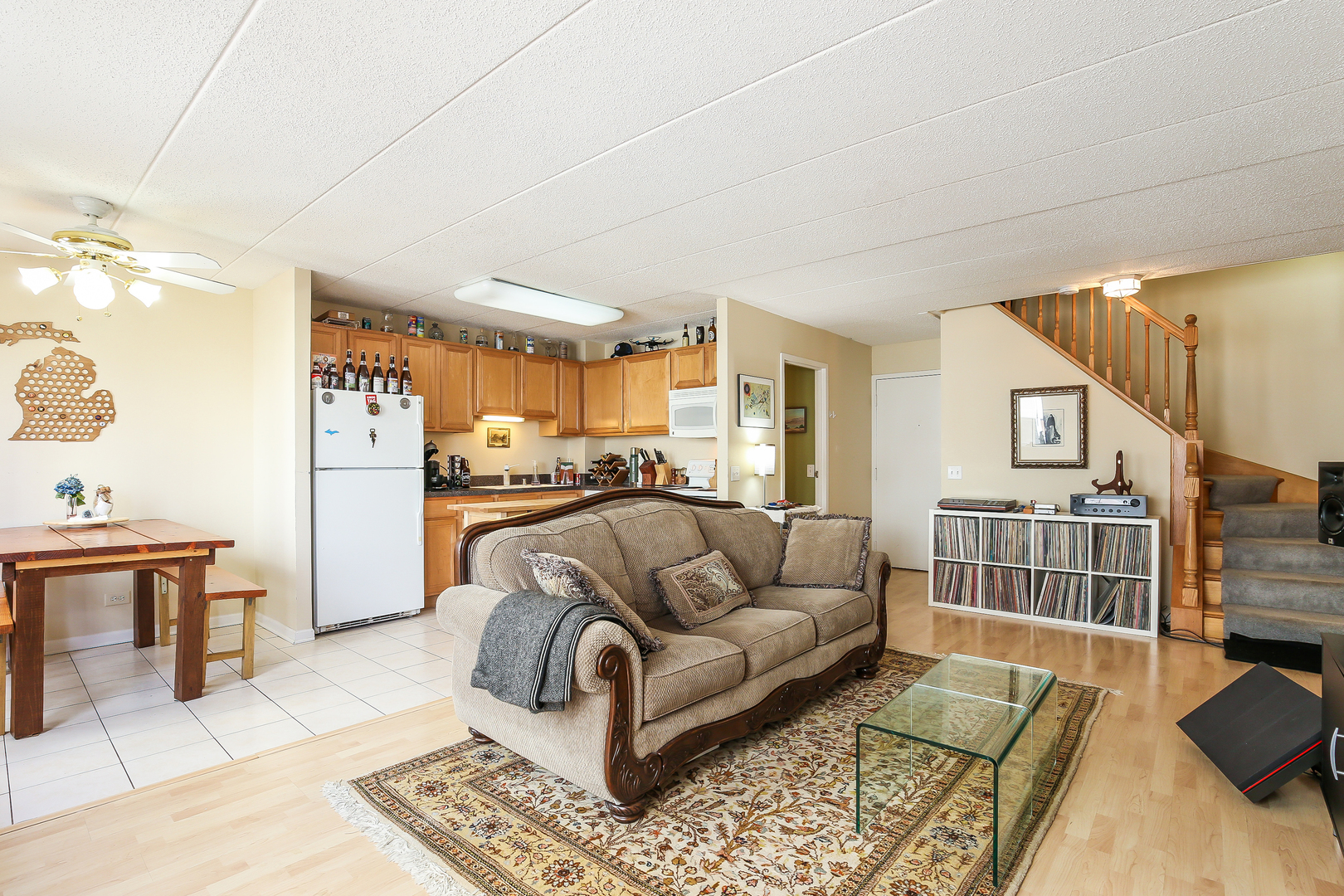 711 West Gordon Terrace, Unit 503 Chicago, IL 60613 - Photo 3 of 14