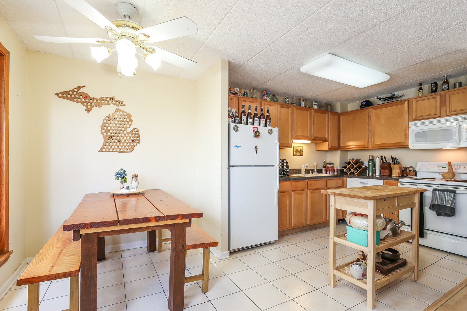 711 West Gordon Terrace, Unit 503 Chicago, IL 60613 - Photo 4 of 14