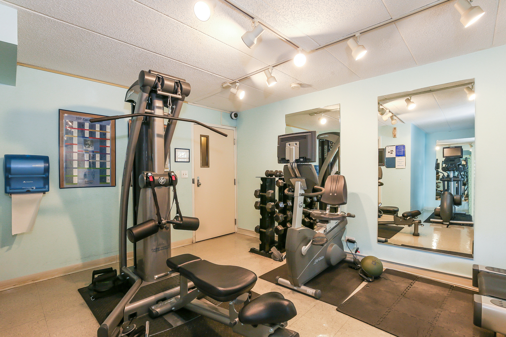 711 West Gordon Terrace, Unit 503 Chicago, IL 60613 - Photo 10 of 14