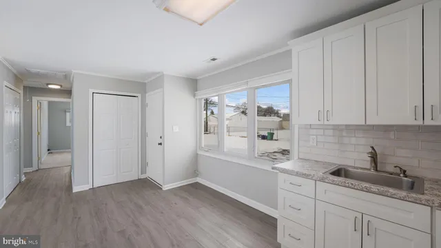 $2,300 | 11 Glenwood Lane, Levittown, PA 19055