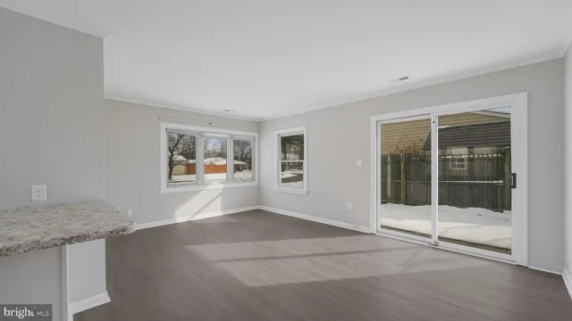 $2,300 | 11 Glenwood Lane, Levittown, PA 19055