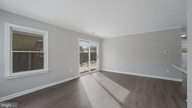 $2,300 | 11 Glenwood Lane, Levittown, PA 19055