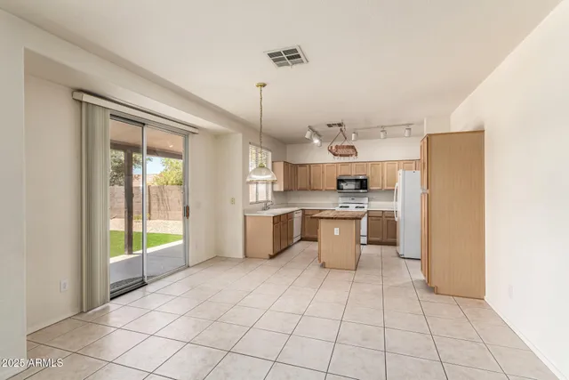 $2,350 | 6771 West Bronco Trail, Peoria, AZ 85383