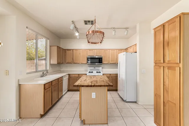 $2,350 | 6771 West Bronco Trail, Peoria, AZ 85383