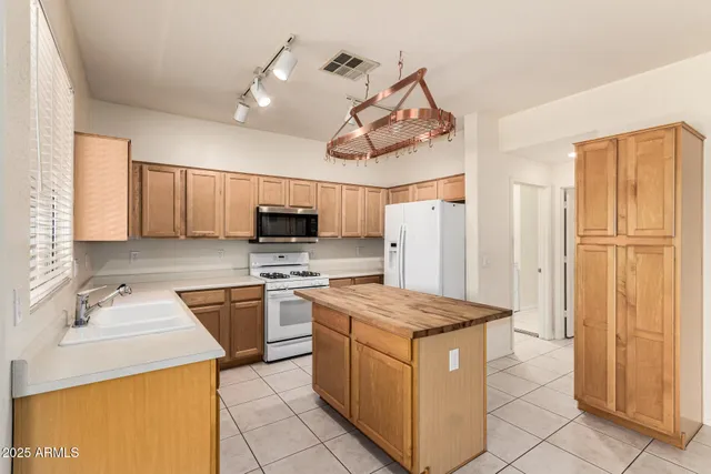 $2,350 | 6771 West Bronco Trail, Peoria, AZ 85383
