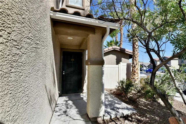 $2,095 | 4198 Apple Oak Court, Las Vegas, NV 89115