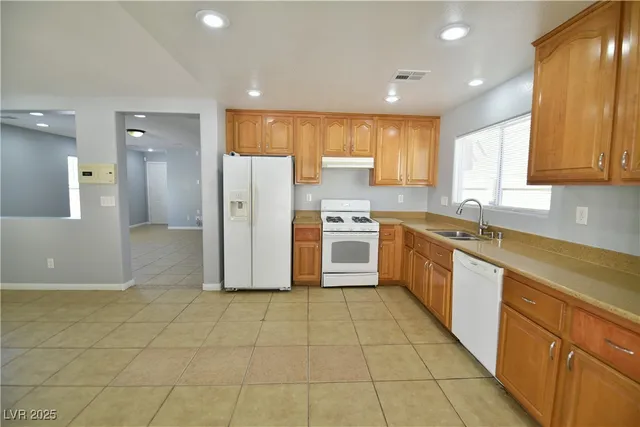 $2,095 | 4198 Apple Oak Court, Las Vegas, NV 89115