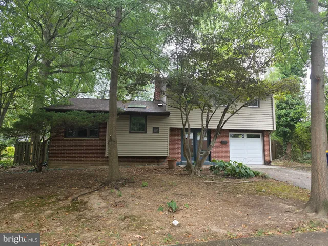 a view of house and outdoor space