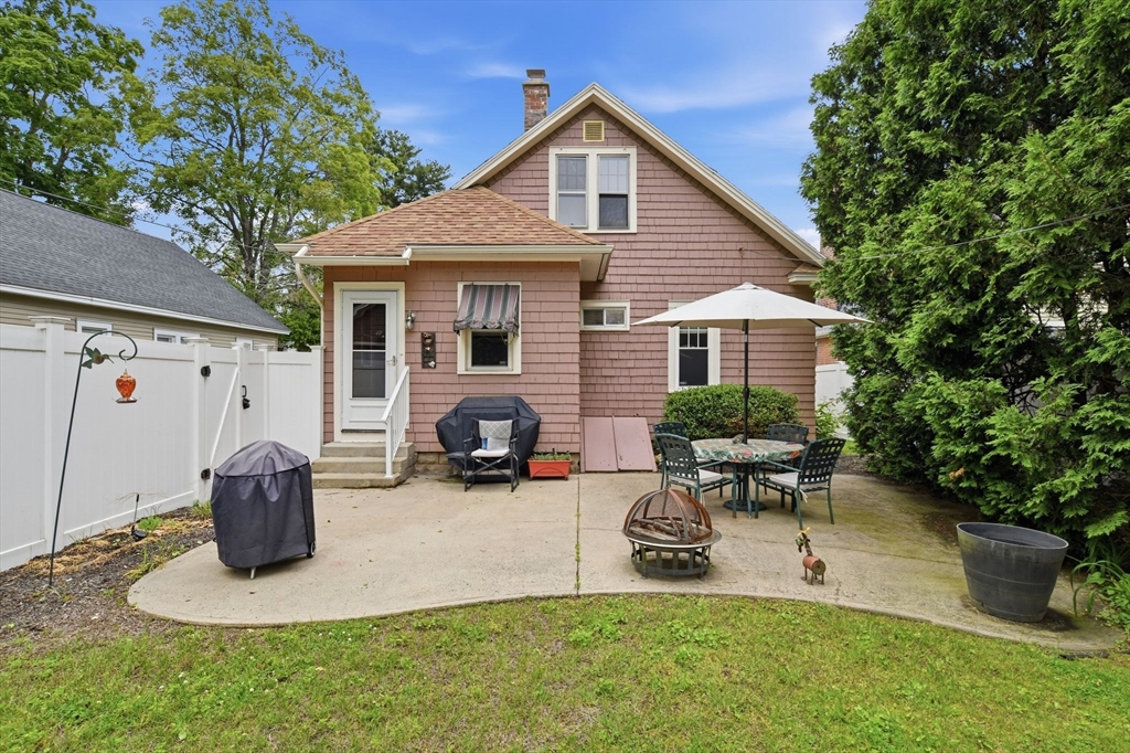 54 Thorndyke Street Springfield, MA 01118 - Photo 34 of 35