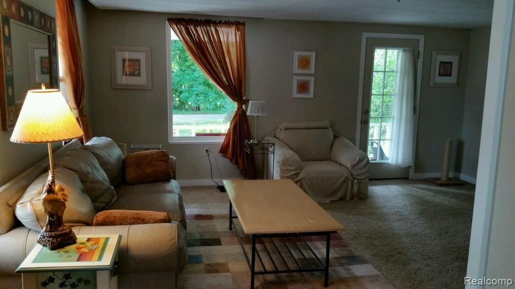914 State Road Fenton, MI 48430 - Photo 5 of 6