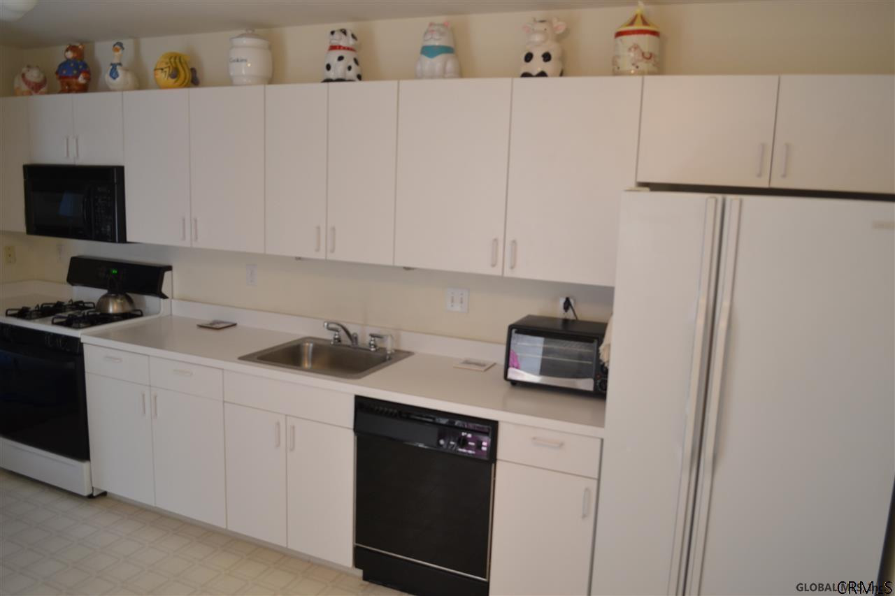 194 Harvard Road Colonie, NY 12189 - Photo 6 of 23 Photo 6