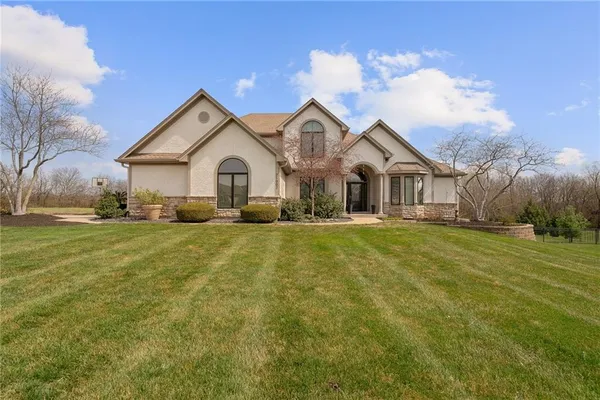 $1,200,000 | 25002 Woodland Circle, Greenwood, MO 64034