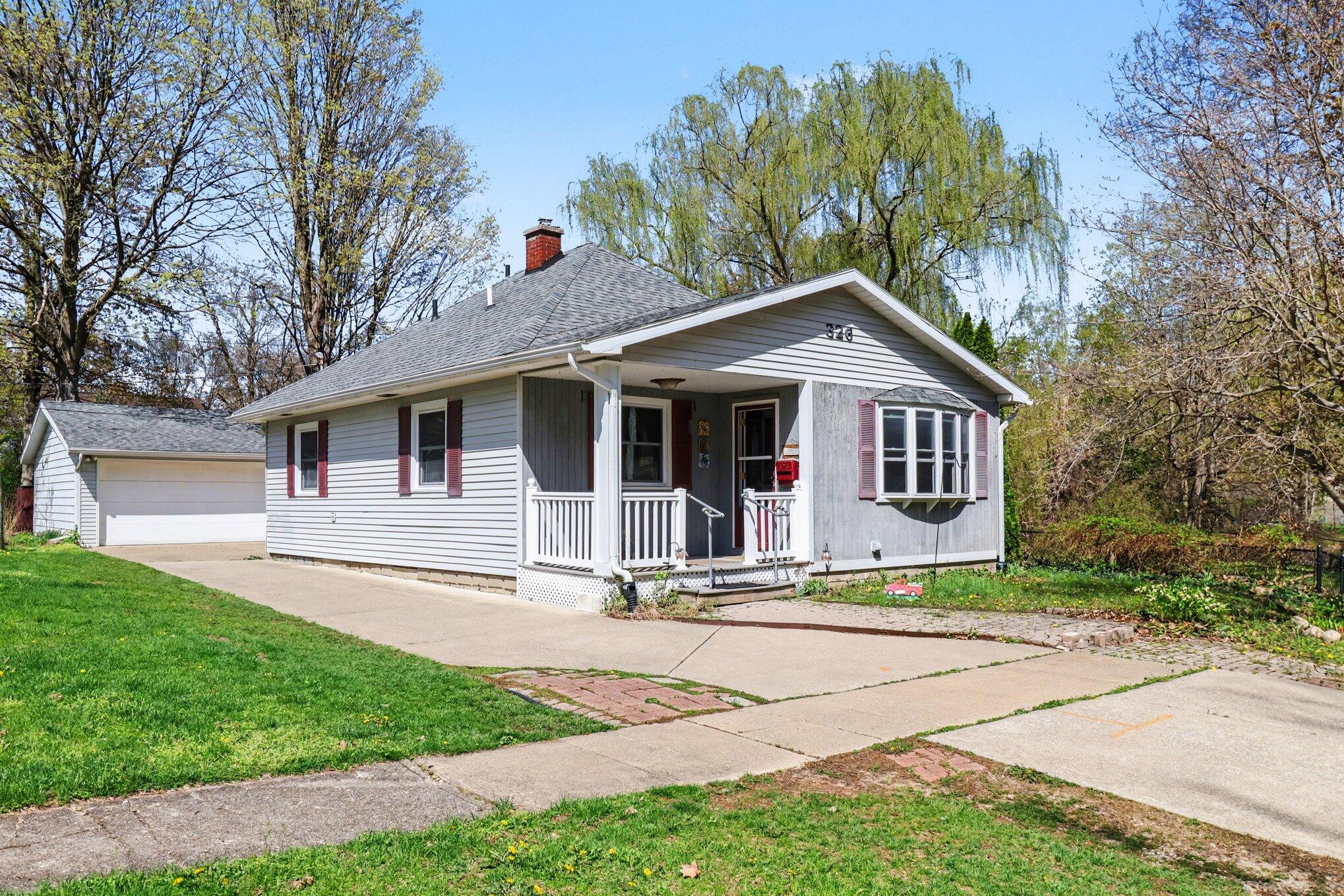 326 West Chart Street Plainwell, MI 49080 - Photo 2 of 27 003_file_5132