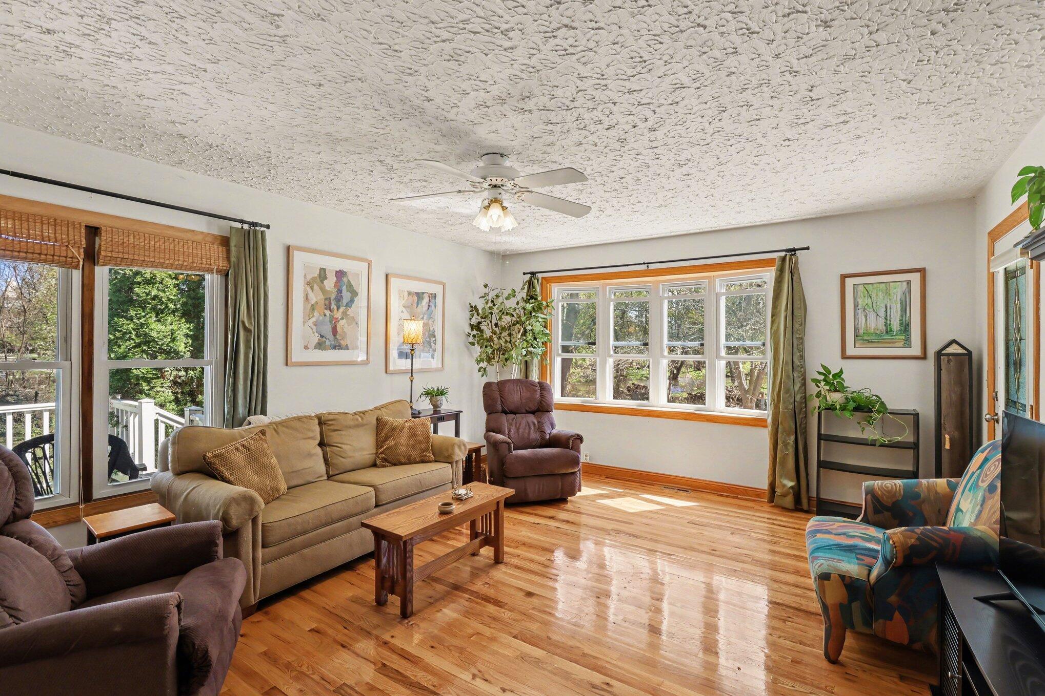 326 West Chart Street Plainwell, MI 49080 - Photo 5 of 27 006_file_8108