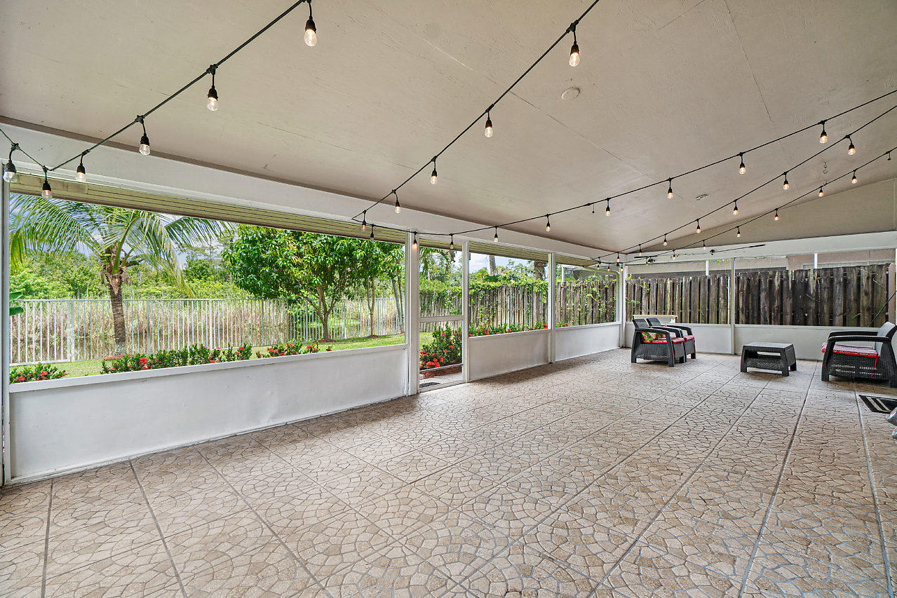 21301 Sawmill Court Boca Raton, FL 33498 - Photo 15 of 38 042-21301SawmillCourt-BocaRaton-FL-33498