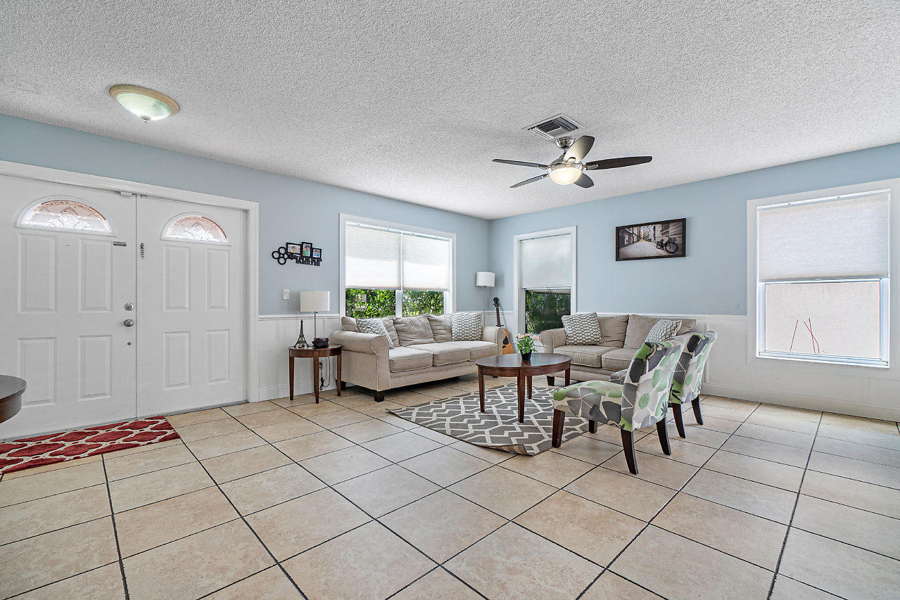 21301 Sawmill Court Boca Raton, FL 33498 - Photo 4 of 38 016-21301SawmillCourt-BocaRaton-FL-33498