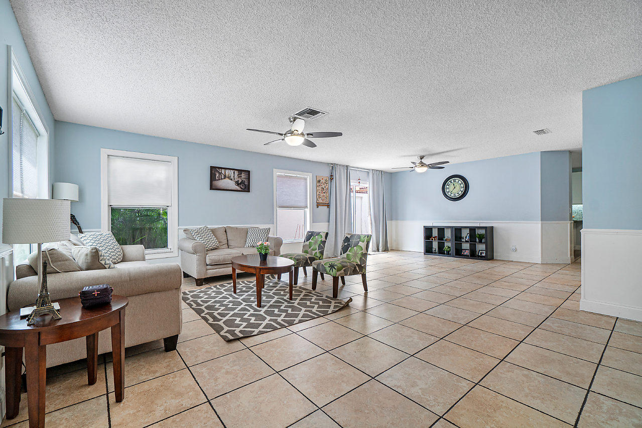 21301 Sawmill Court Boca Raton, FL 33498 - Photo 5 of 38 015-21301SawmillCourt-BocaRaton-FL-33498