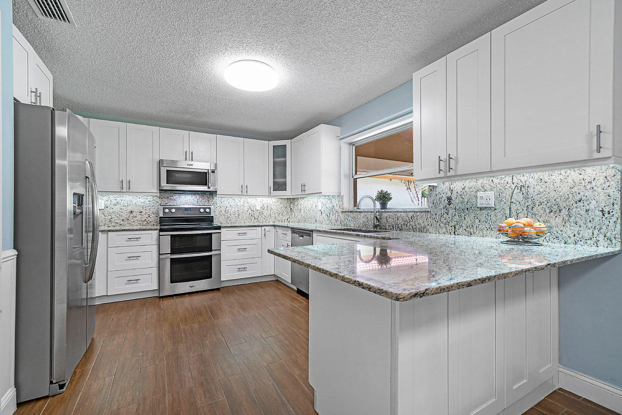 21301 Sawmill Court Boca Raton, FL 33498 - Photo 7 of 38 025-21301SawmillCourt-BocaRaton-FL-33498
