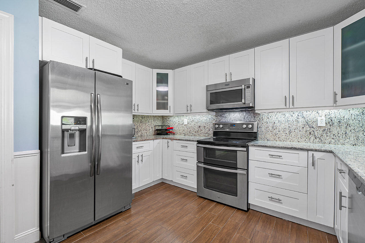 21301 Sawmill Court Boca Raton, FL 33498 - Photo 8 of 38 026-21301SawmillCourt-BocaRaton-FL-33498