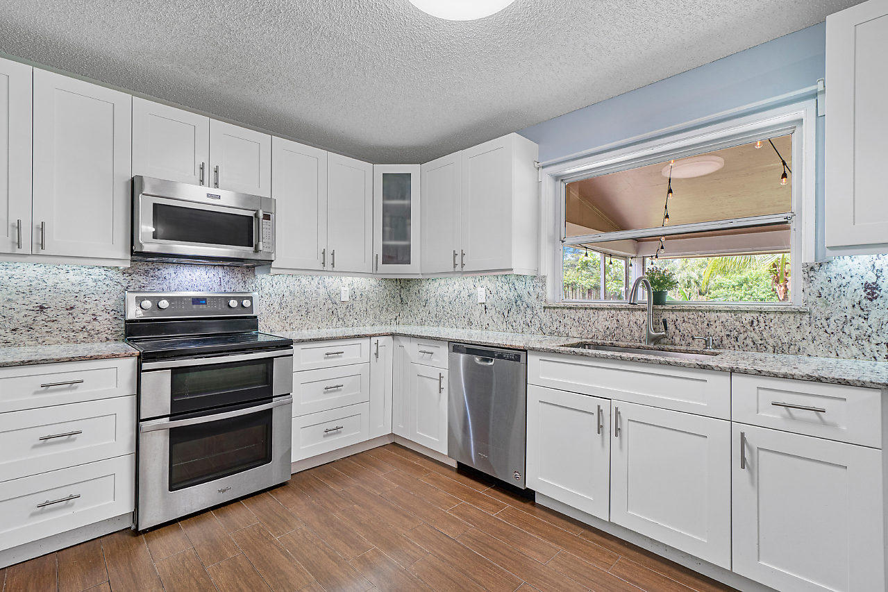 21301 Sawmill Court Boca Raton, FL 33498 - Photo 9 of 38 027-21301SawmillCourt-BocaRaton-FL-33498