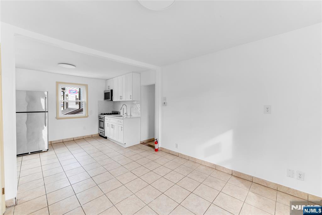 70 Hille Place, Unit 2 Ridgefield Park, NJ 07660 - Photo 3 of 10