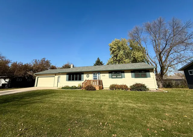 $299,900 | 1318 Chestnut Avenue West, Olivia, MN 56277