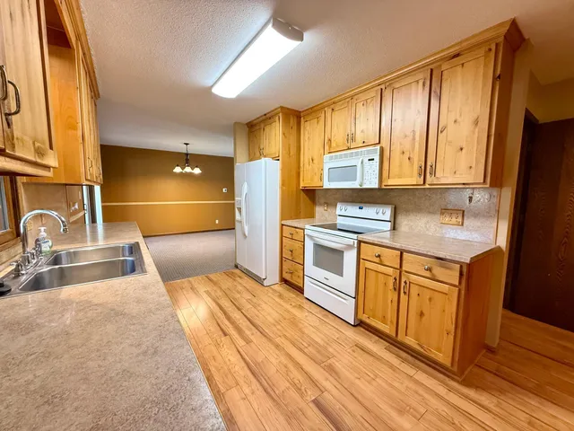 $299,900 | 1318 Chestnut Avenue West, Olivia, MN 56277