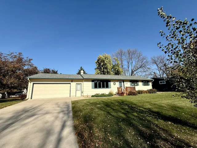 $299,900 | 1318 Chestnut Avenue West, Olivia, MN 56277