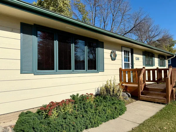 $299,900 | 1318 Chestnut Avenue West, Olivia, MN 56277
