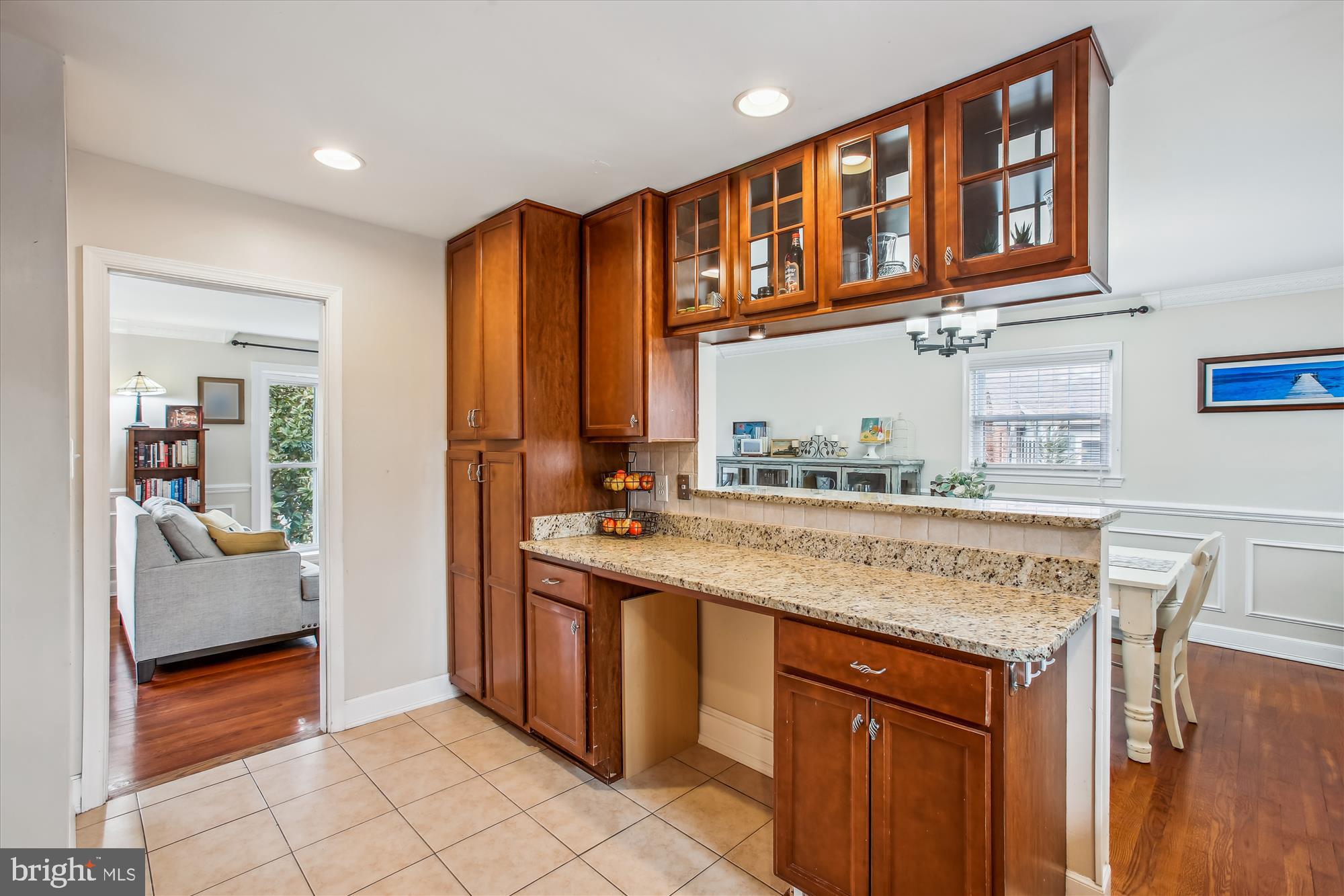 8313 Fort Hunt Road Alexandria, VA 22308 - Photo 7 of 32 Kitchen Open to the Dining Room
