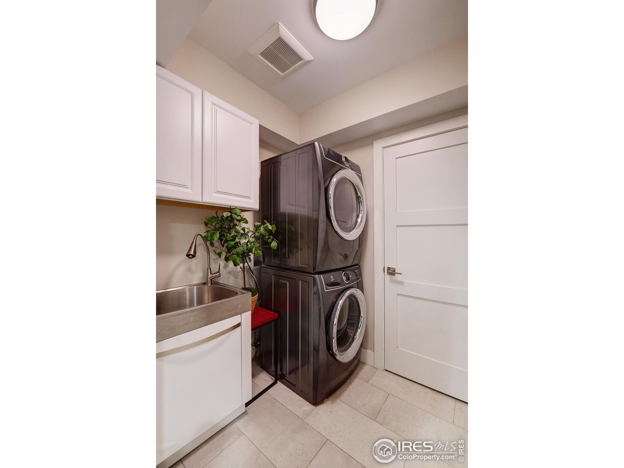 1217 High Street Boulder, CO 80304 - Photo 24 of 31 a utility room with dryer and washer
