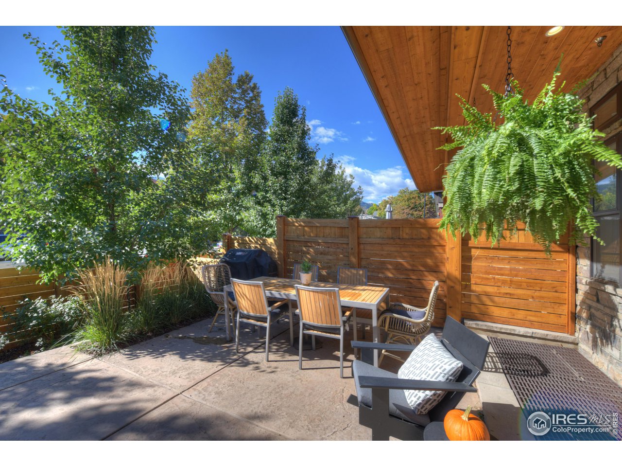 1217 High Street Boulder, CO 80304 - Photo 30 of 31 a backyard of a house with table and chairs
