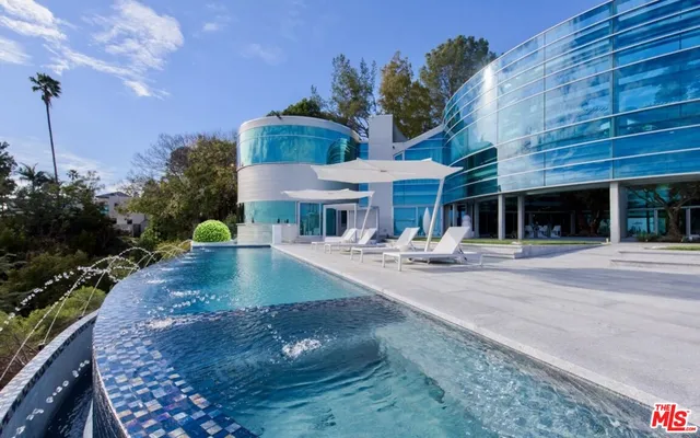 a view of a house with entertaining space