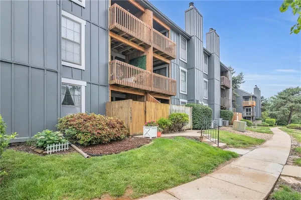 $175,000 | 12786 West 110th Terrace, Overland Park, KS 66210