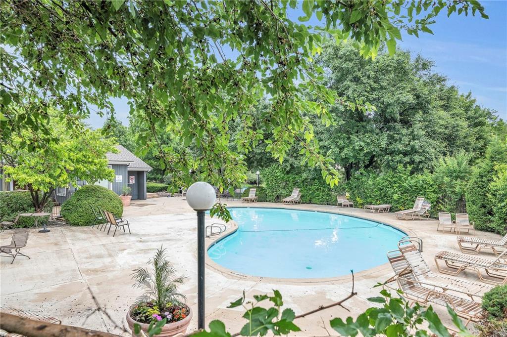 12786 West 110th Terrace Overland Park, KS 66210 - Photo 4 of 24