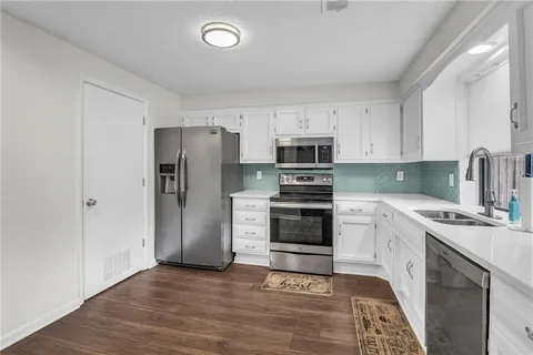 $175,000 | 12786 West 110th Terrace, Overland Park, KS 66210