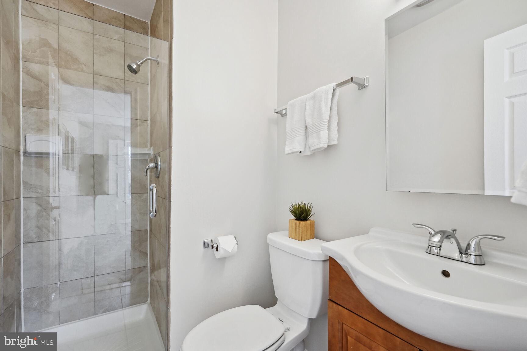 1747 Ivy Oak Square Reston, VA 20190 - Photo 21 of 31 Ensuite Primary Bathroom