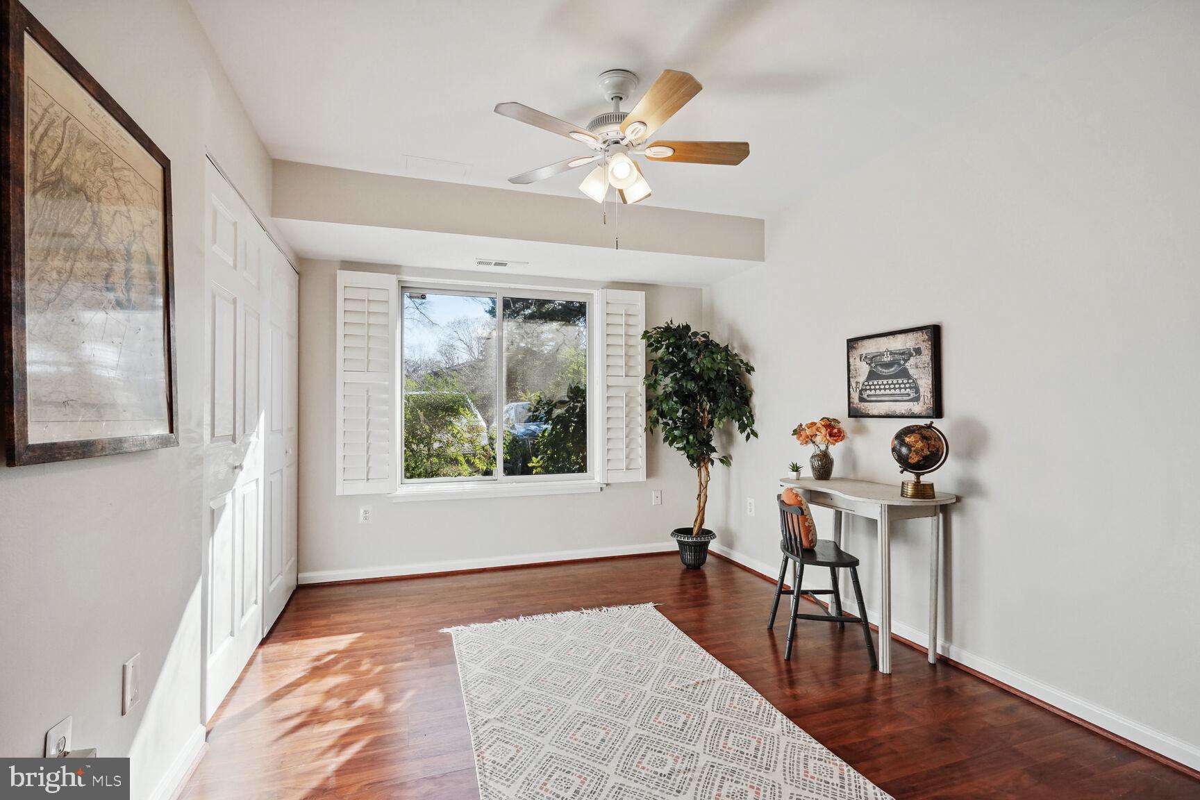 1747 Ivy Oak Square Reston, VA 20190 - Photo 5 of 31 Front Room