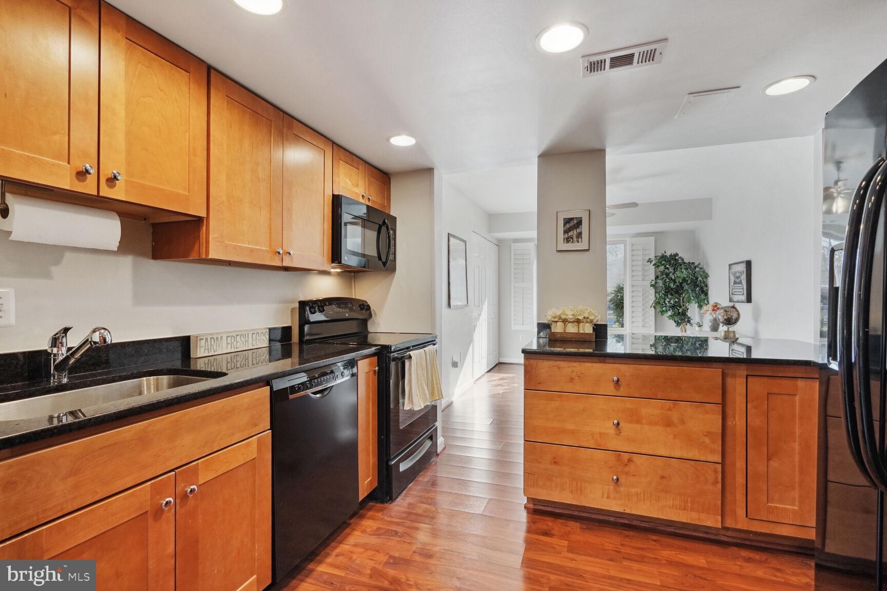 1747 Ivy Oak Square Reston, VA 20190 - Photo 6 of 31 Kitchen