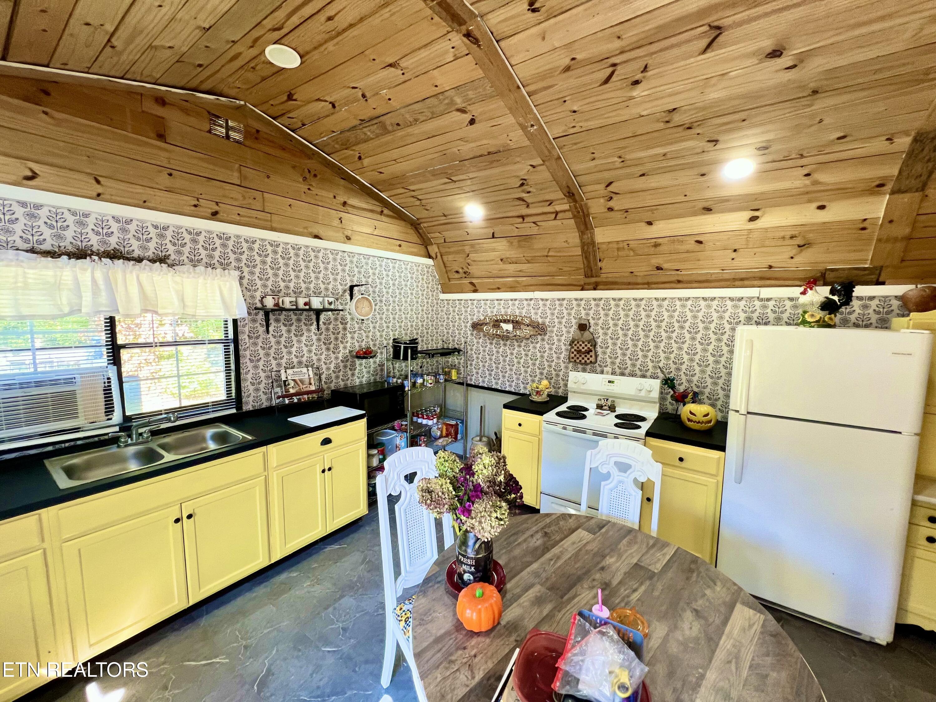 284 Ray Cross Road Harriman, TN 37748 - Photo 5 of 27 IMG_0012
