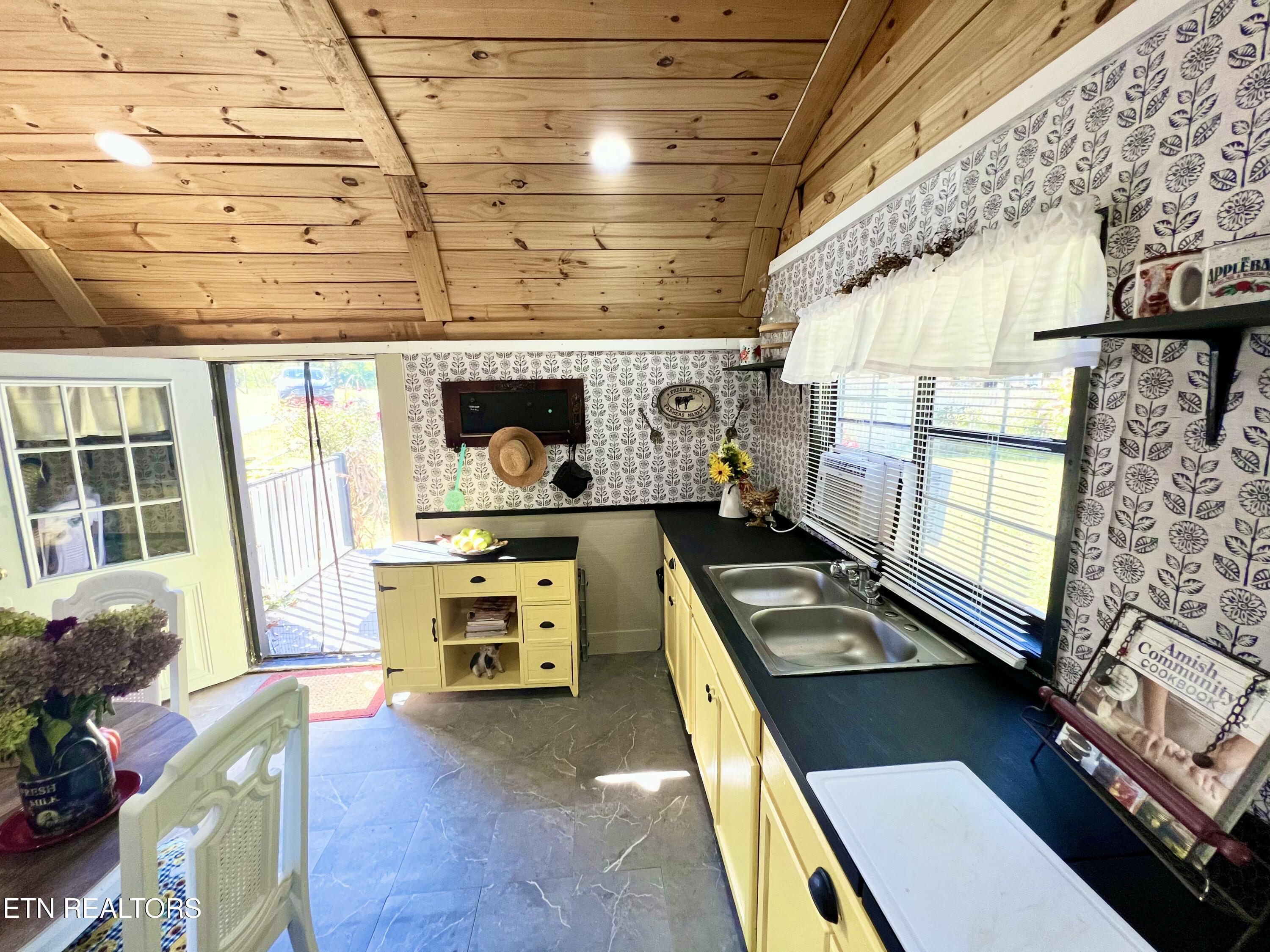 284 Ray Cross Road Harriman, TN 37748 - Photo 6 of 27 IMG_0013